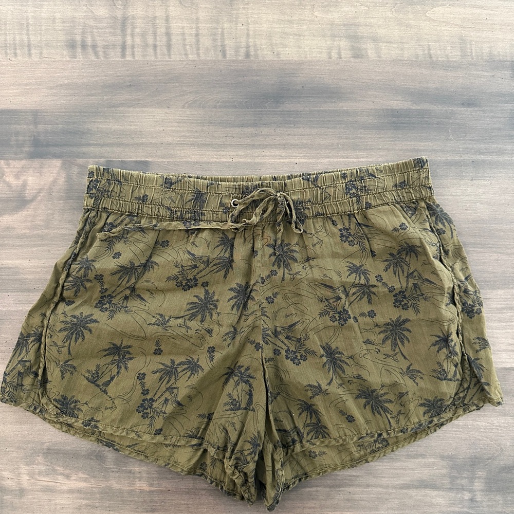 James Perse Green Palm Print Women's Cargo Shorts